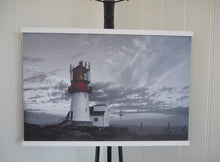Last inn bildet i Galleri-visningsprogrammet, Lindesnes fyr kledd i sort &amp; hvitt.    Str: 50x70