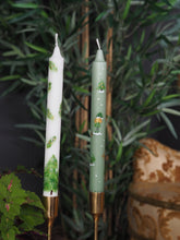 Last inn bildet i Galleri-visningsprogrammet, Stearinlys grønn &quot;jul i skogen&quot; 24cm